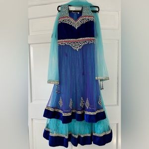 Three pieces lehanga in blue and green colors. Size 36